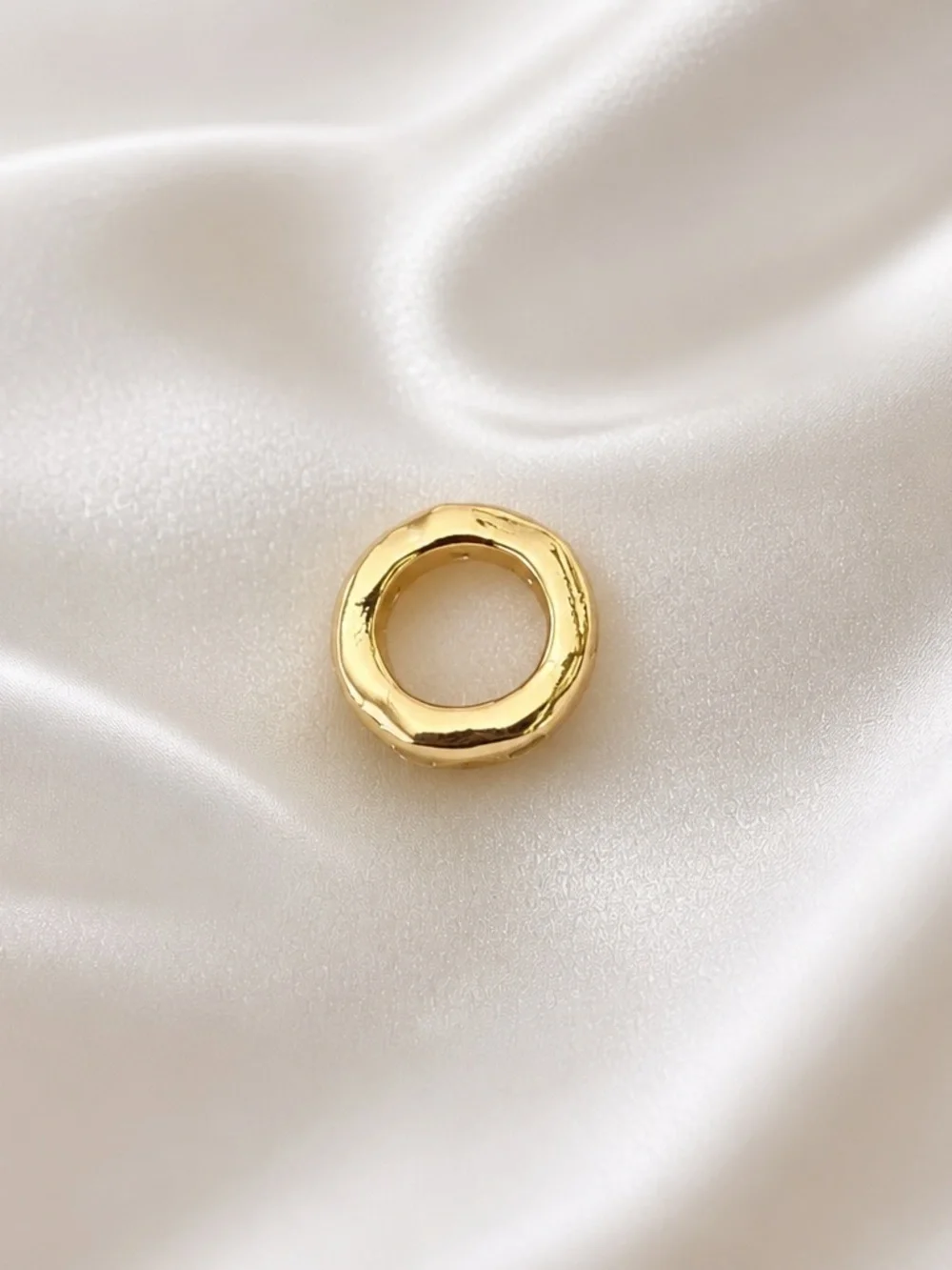 N/A elegant gold